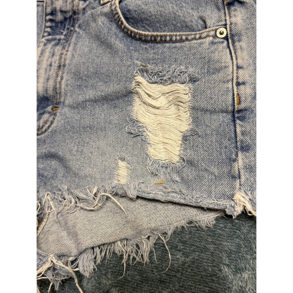 Calvin Klein Jeans Womens Light Wash Distressed Cut-off Denim Shorts Size 6 - Picture 7 of 10